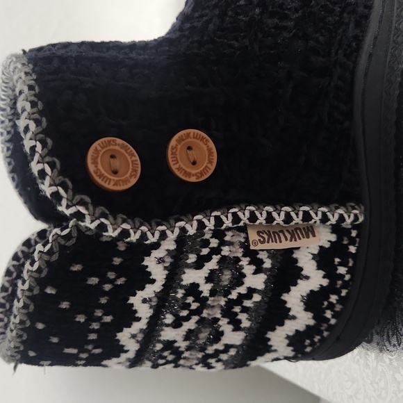 MUK LUKS Size 9-10 BLACK AND WHITE  KNIT BOOTIE SLIPPERS - Picture 4 of 9